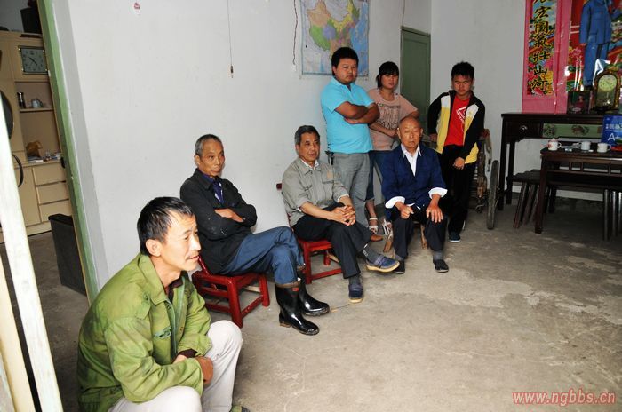 青龙一个濒临崩溃的癌症家庭一个面临辍学的孩