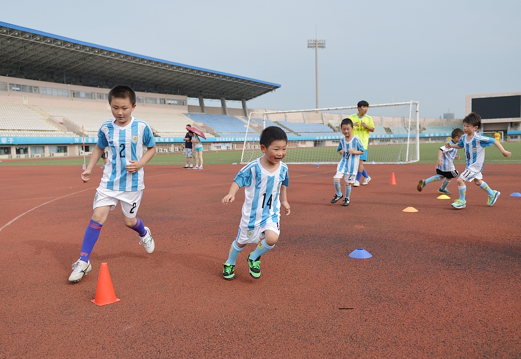 宁国青少年足球夏令营公益课(38楼公布夏令营