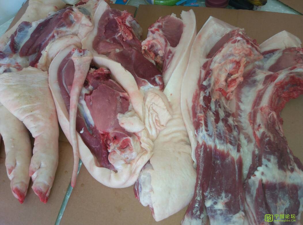 土生土长黑猪肉,原汁原味原生活.