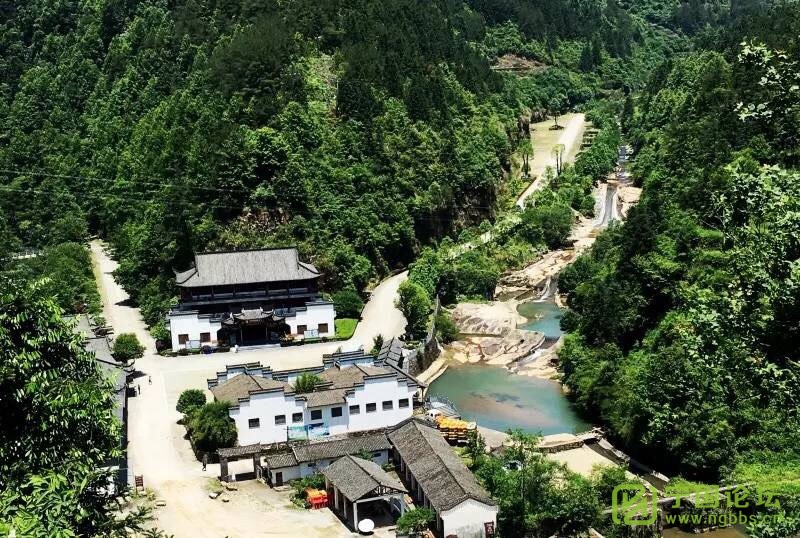 海拔500米,深度78米,26层楼高的晓庄水库,  从水面可
